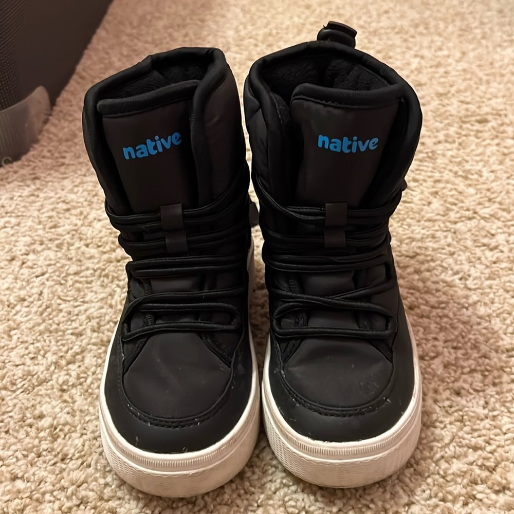 NATIVE Chamonix kids boots size C12